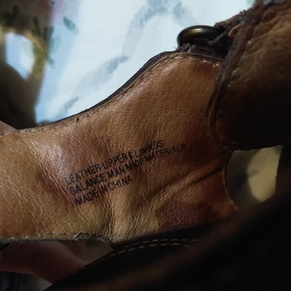 Bórn Handcrafted Leather Sandals - Picture 8 of 9